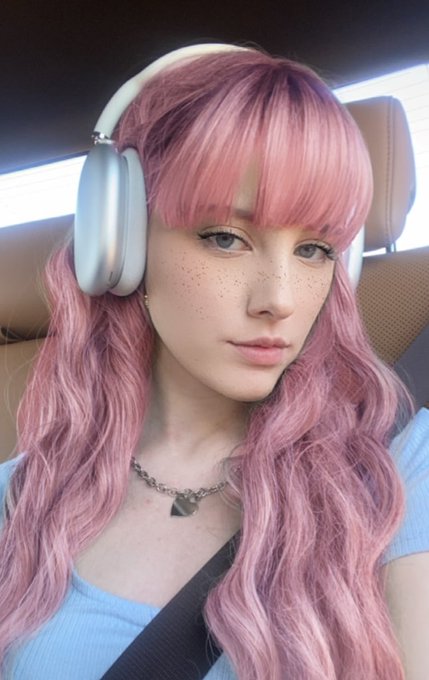 Finally got my license 😜 https://t.co/jXy8toPrqR