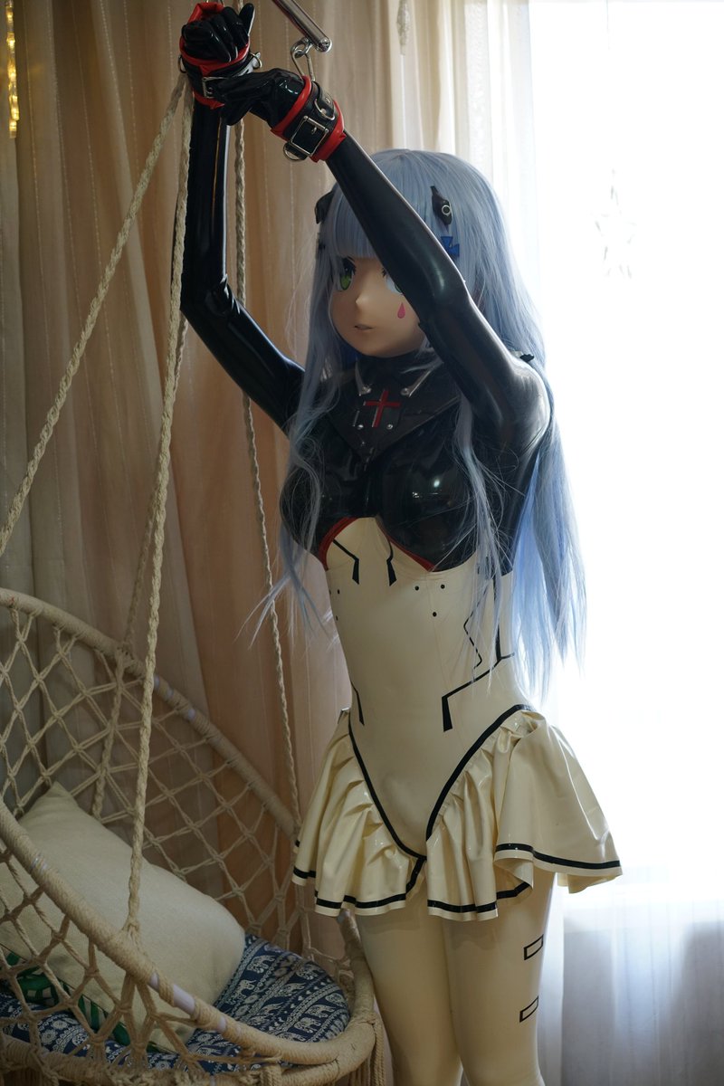 kigerbeihai2's tweet photo. 换灯泡中
#kigurumi
#layex
#胶衣 https://t.co/7ygKJUVGI5