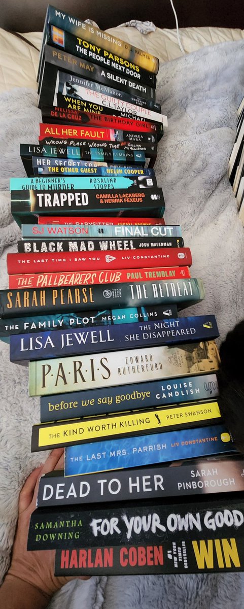 amacamp28's tweet photo. Soooo there was a big book sale and I got all these for $100 and added to other pile I recently got this month 😂😂 #booklife @HarperCollins @HarperCollinsCa @HarperCollinsUK https://t.co/W60qnNQRZZ