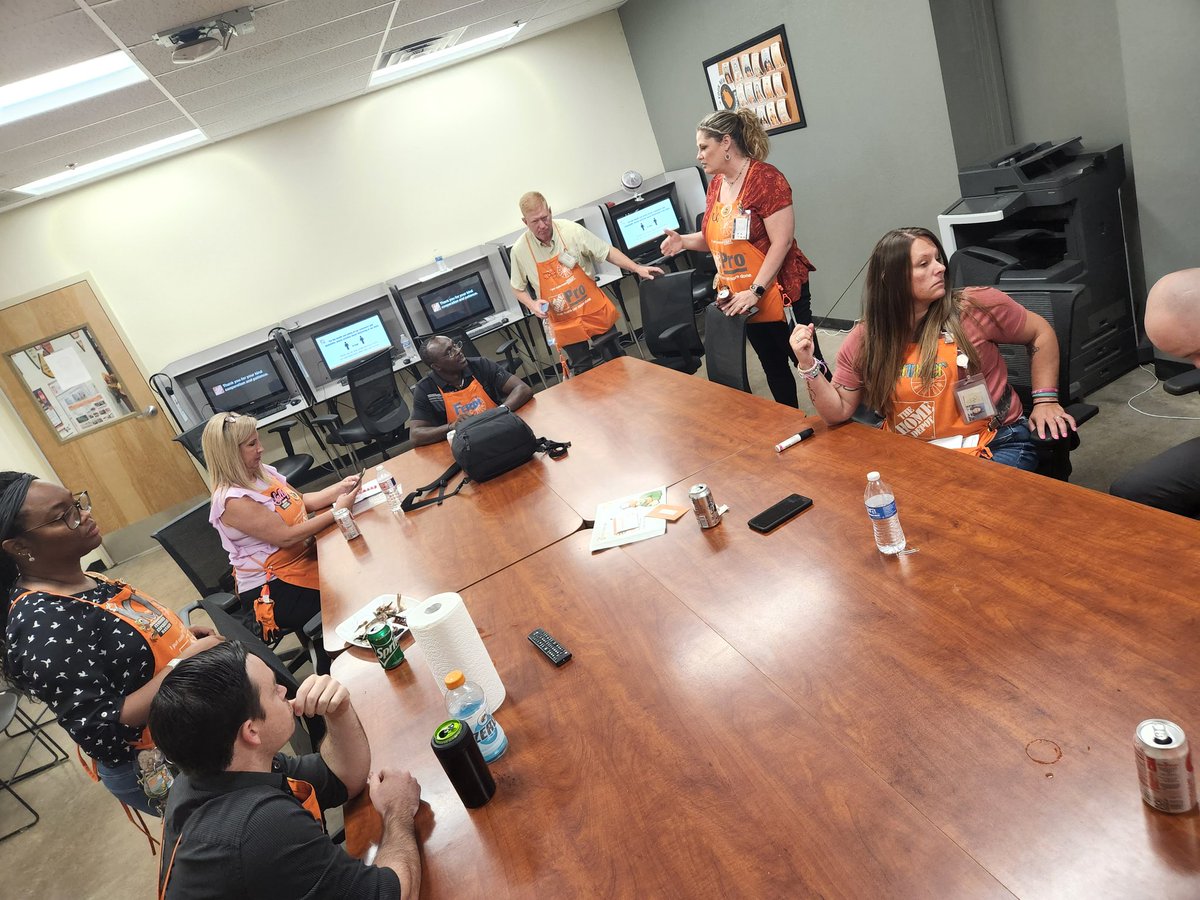PatrickWeaver6's tweet photo. 519's Q3 DDW with @SMaurice2! We found the safety QR codes. Talked how the store is over 580 days safe. Discussed with Garden DS on BDPD, top SKU's and how to place. Enjoyed food and a HD trivia game designed by @KymmKymmm https://t.co/khfXl2Rp12