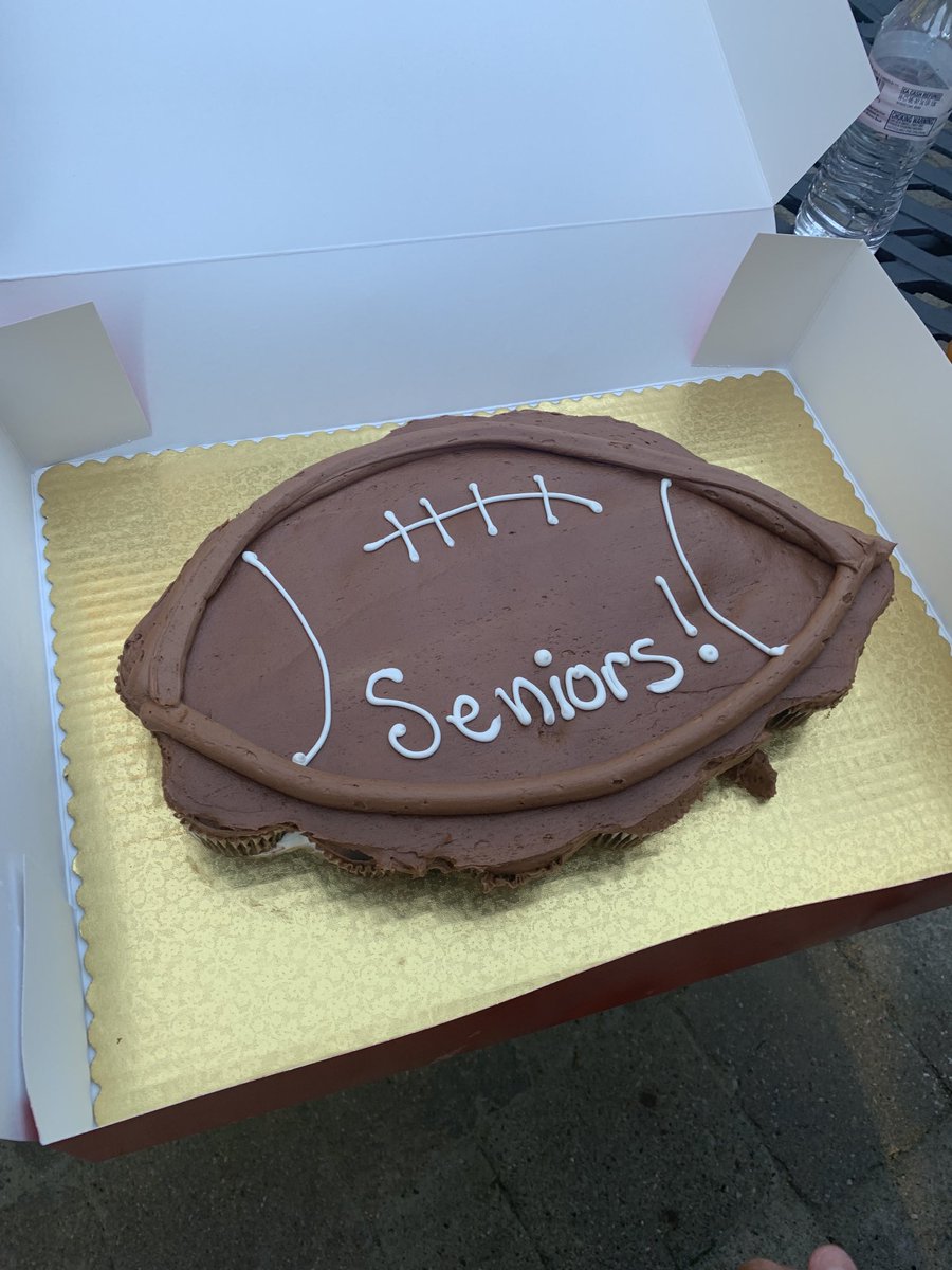 RockyRiverFPA's tweet photo. Senior Dinner for the @CoachWells1 Pirates! Thanks to the Vaughan family for hosting such a great night! Ready for kick-off! #beatMidview https://t.co/Mx0Lzo7gaa