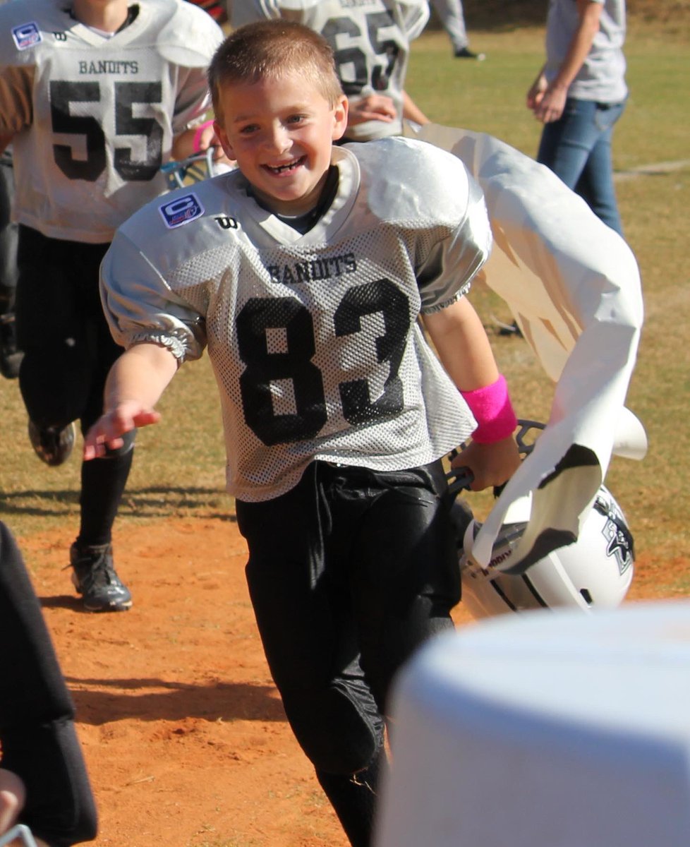 barid84's tweet photo. Faith, Family and Football…always that order and always intertwined for our family!  From 7 to 17 Ben has loved playing and has done it with a smile on his face…all while making things happen.  Can’t wait to watch Cambridge this season!  Go Bears! https://t.co/7GIszKTtB4