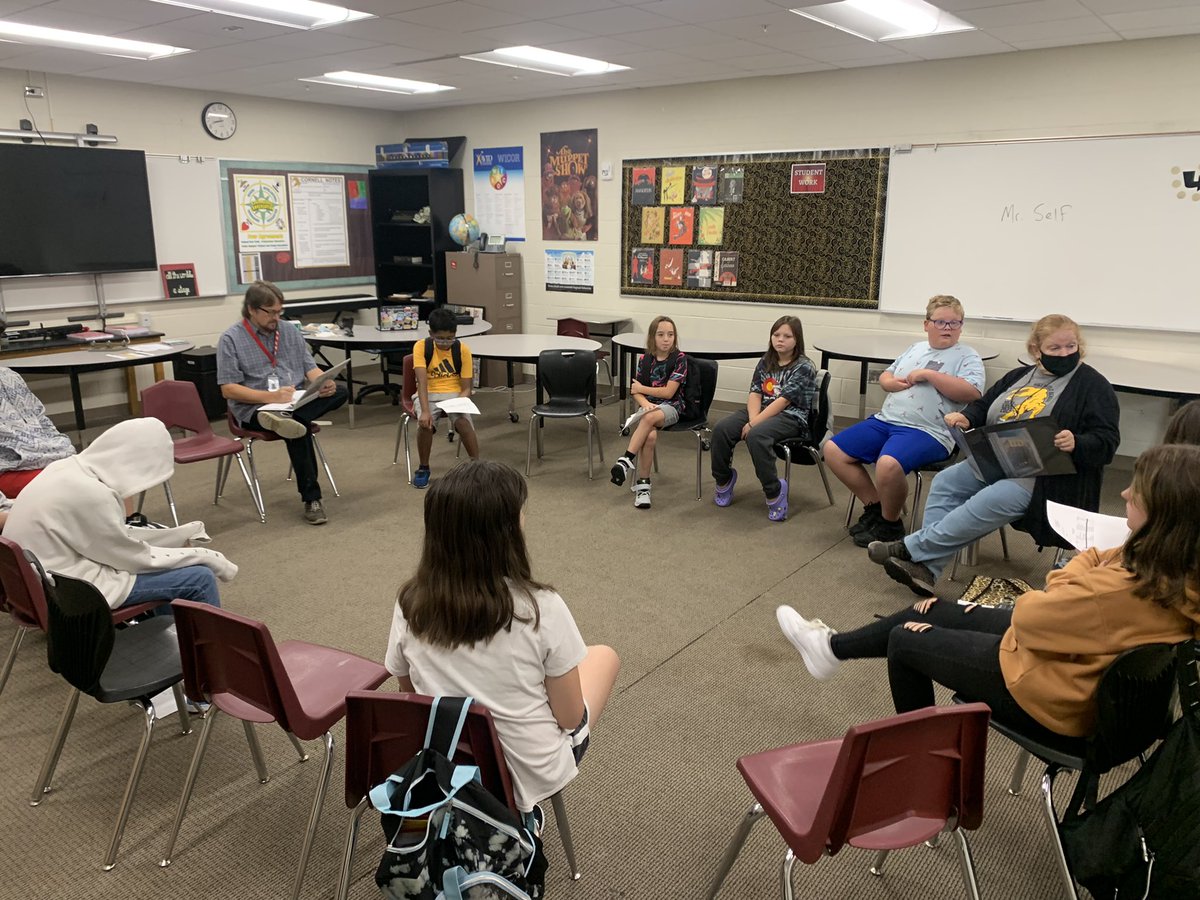 drtaylorbmms's tweet photo. We are off and running at BMMS! Lots of smiling faces on this #FirstDayIn497! @BMMSCougars @usd497 https://t.co/nkXTTLn2sS