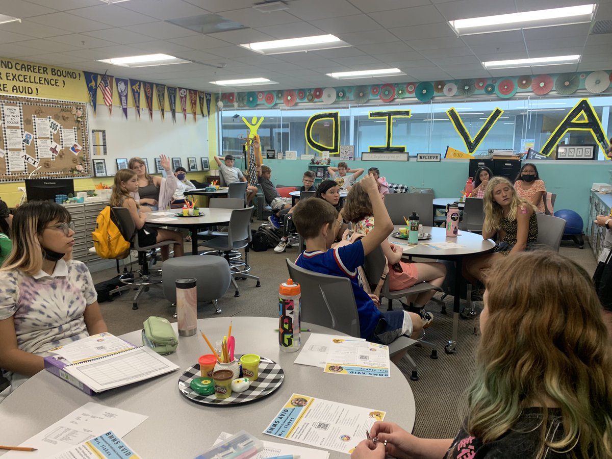 drtaylorbmms's tweet photo. We are off and running at BMMS! Lots of smiling faces on this #FirstDayIn497! @BMMSCougars @usd497 https://t.co/nkXTTLn2sS