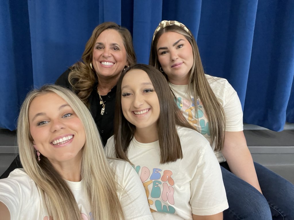 Ms_Bartholomew1's tweet photo. Excited for a new year with my team!! 💗 I love these cuties @CFISDLieder https://t.co/Ii2X4g6YmN
