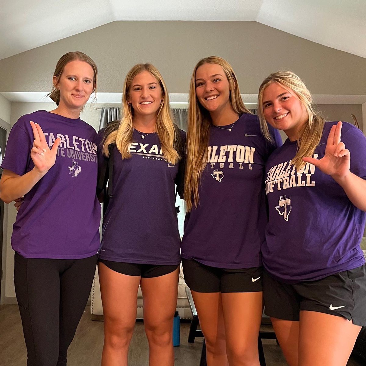 TarletonSB's tweet photo. We back, y’all! 🟣📚⚪️ https://t.co/W6humOzFRO