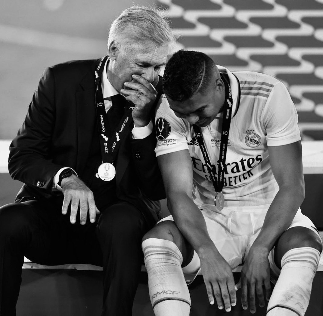 AdriRM33's tweet photo. "Quédate en el Real Madrid." 💔 https://t.co/fkm2Tszrke