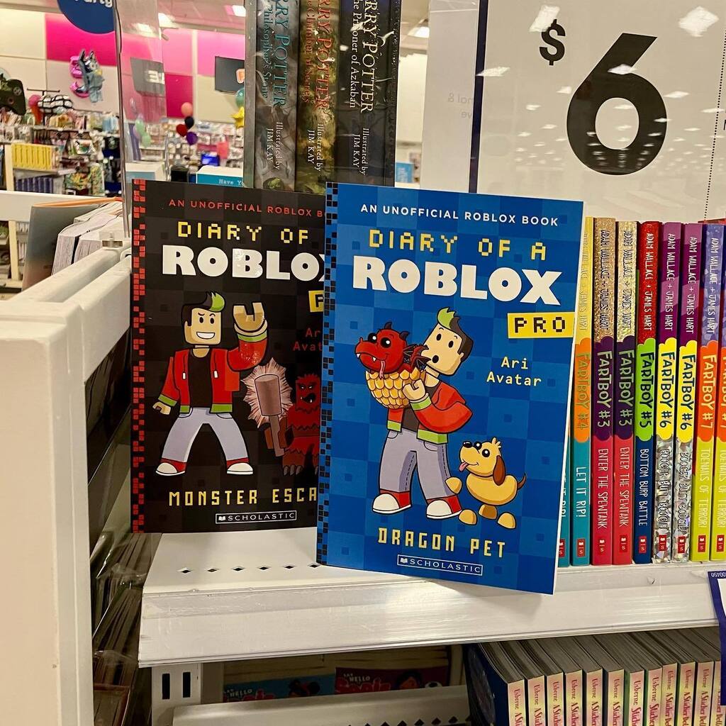 PHallamCreates's tweet image. Diary of a Roblox Pro spotted at my local shops. Design by @hannahjanzen_ and @paulhallamcreates Published by @scholastic_au 

#robloxpro #roblox #bookweek #bookweek2022 #childrensbooks #kidlit #robloxbooks #gamerbooks #gamer #scholastic #scholasticbooks… instagr.am/p/Cha0O6Kv9of/
