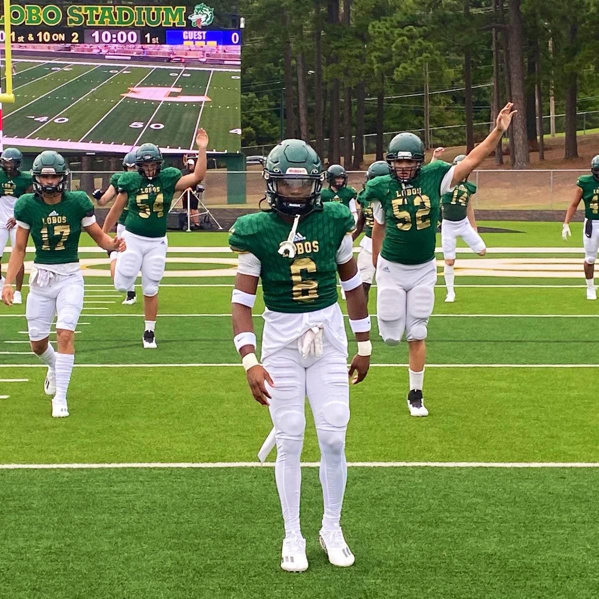 justinwells2424's tweet photo. Longview talent and @On3Recruits prospects @JalenHale8, @WillieNelson6x, and @taylortatum06 in the house from Lobo Stadium. #txhsfb #bEASTtexas @InsideTexas

https://t.co/1NePhcAdxo
https://t.co/8lyyCDJSIa
https://t.co/vudwmwT0b3 https://t.co/Np966qZD4H