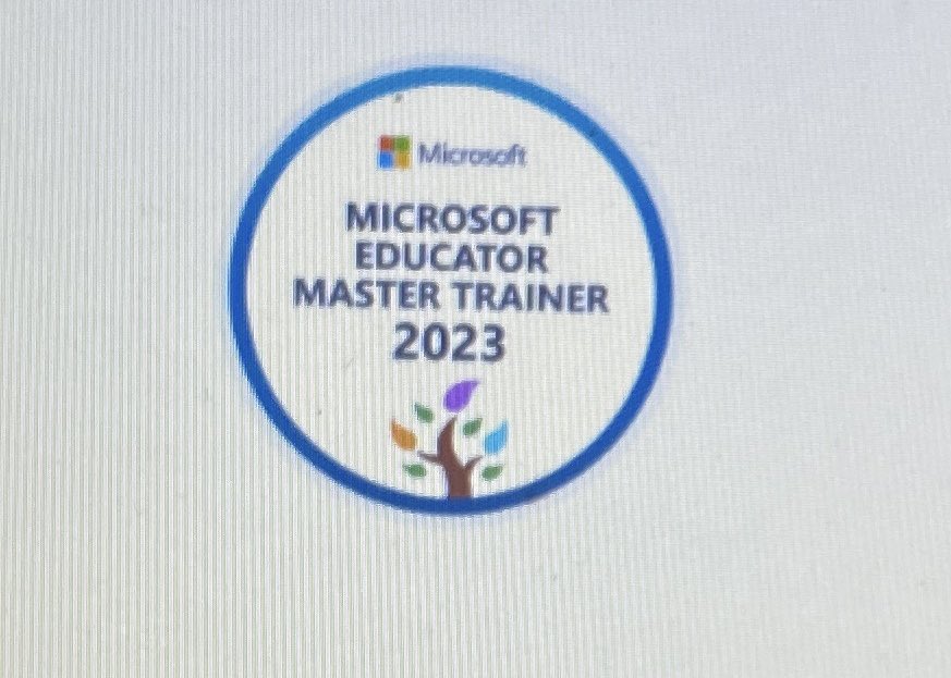 h3377m's tweet image. تم حصولي على مدرب ماستر من مايكروسوفت بعد القاء مشاركتي عمل كتيب بالسط صورة بالبوربوينت مع خبيرات مايكروسوفت ممته لهم كثيراً❤️♥️