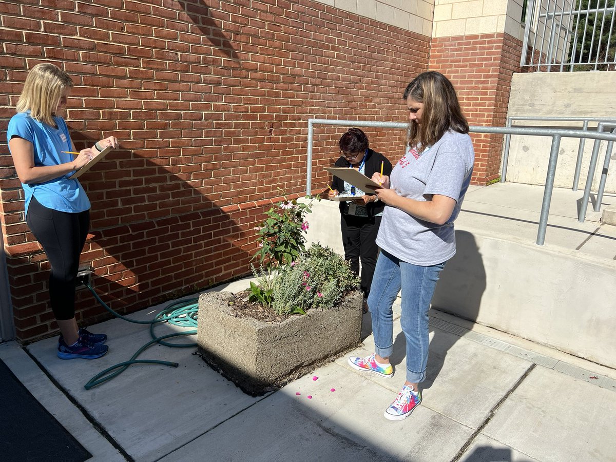 @APSCardinalElem @chbrowncardelem @GMCardAPS What an arts filled way to kick off 2022-2023! @MautawalliArt were thrilled to share ways to connect as educators + human beings through observation, creating, finding joy in colors of nature, + #shiftingperspective