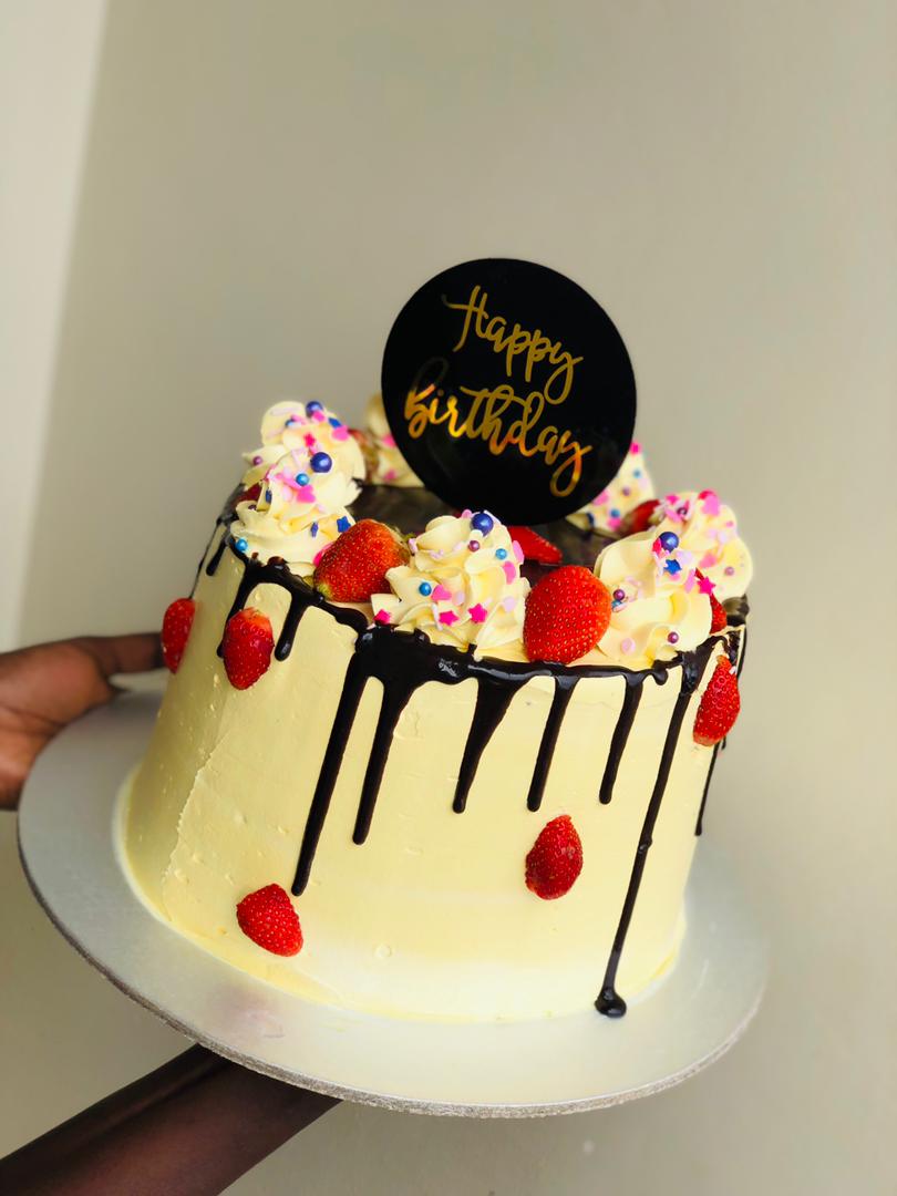 KTravorS's tweet photo. Good morning Y'all.
Here's a Friday thread of hustles on UOT.
@TheWatchDynasty - Watches by me the Captain himself.
@thesoleconnect1 - All kinds of Shoes by @MwizaSophy
#CupcakeCorner - Cakes, cupcakes & anything cakey by @vwavah1
@mutezasalim for all your cocktail needs. https://t.co/aDyysVxgaD