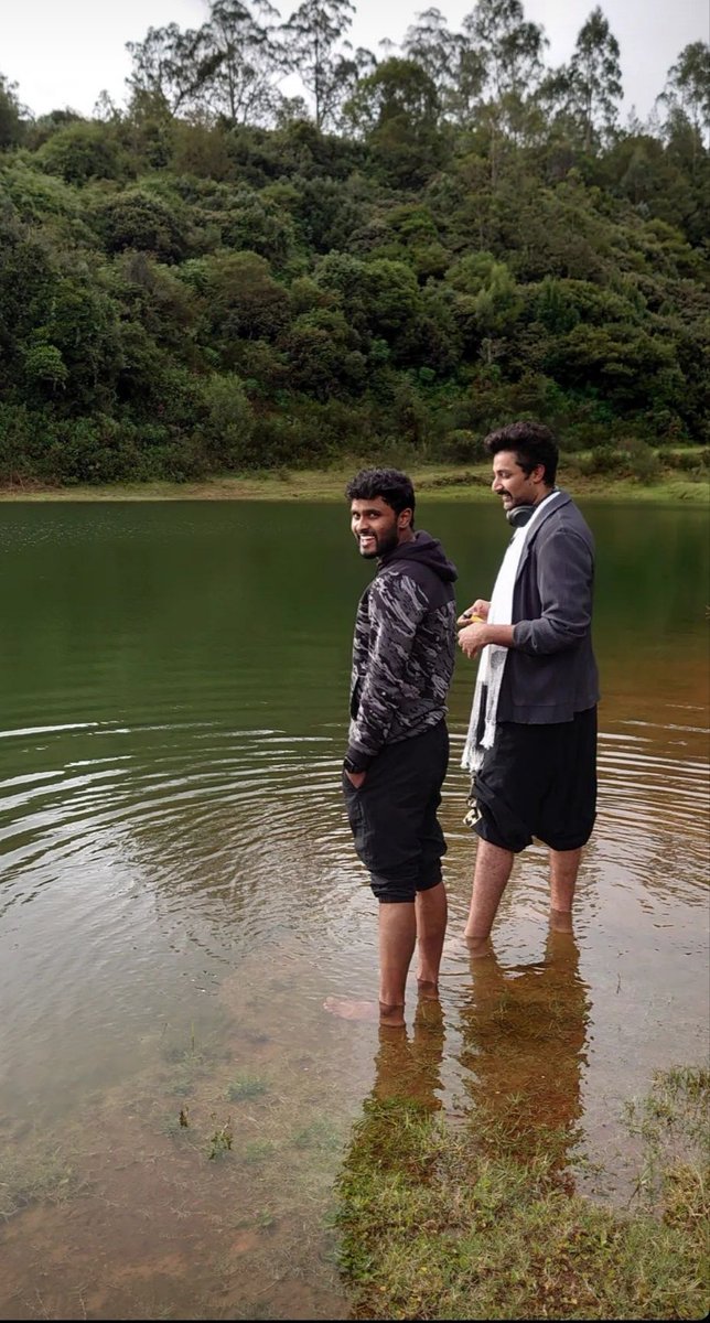 GeethaSathyamu2's tweet photo. .....And forget not that the earth delights to feel your bare feet & the winds long to play with your hair .
Khalil Gibran
@NiroopNK
@AmirADS2
#Niroop
#livebees https://t.co/WJ5bJLAoo7