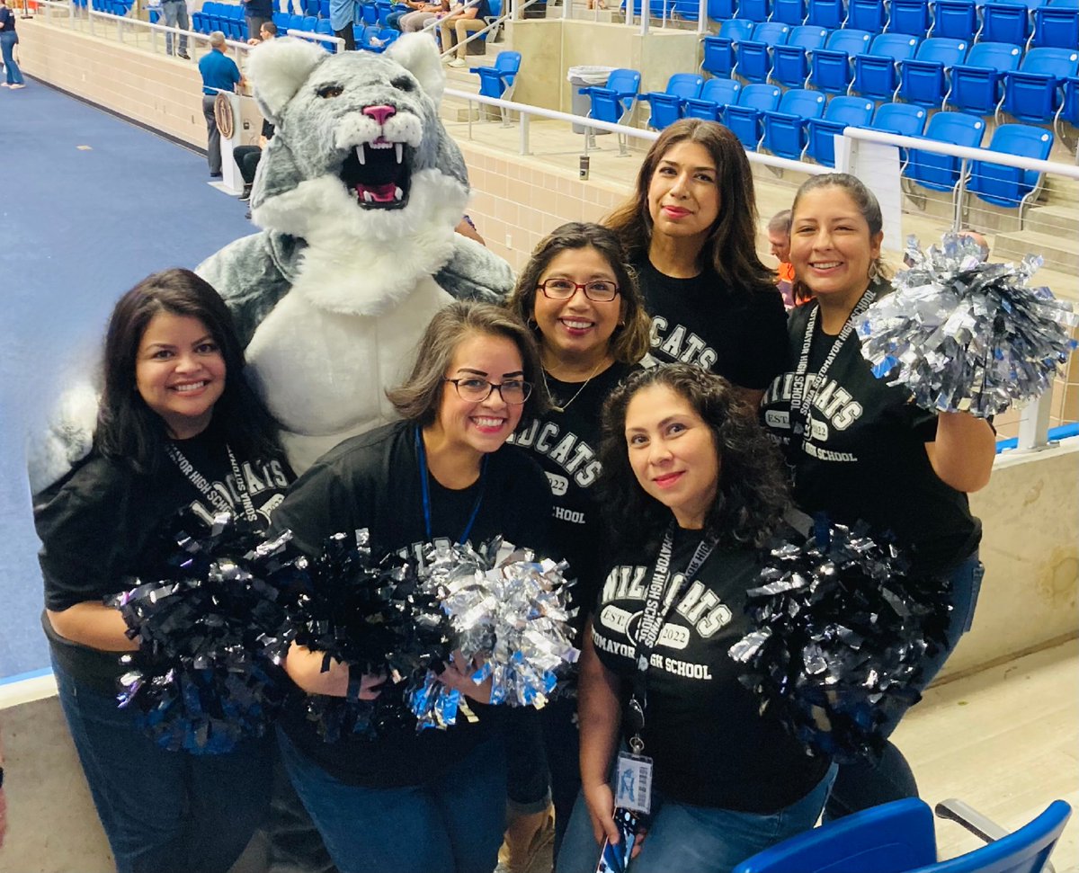 ErikaVCastillo1's tweet photo. Excited to start the new school year @NISDSotomayor with these amazing ladies!
#NISDignite #NISDConvocation2022 https://t.co/MhxWKa72uS