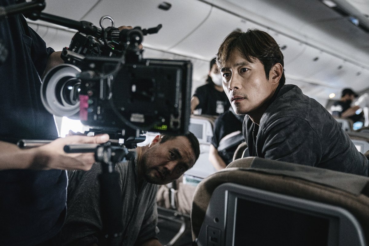 MAYB_H's tweet photo. 220819 SHOWBOX 공식 #비상선언 비하인드 스틸 #이병헌

#LeeByungHun #EmergencyDeclaration #EMERGENCY_DECLARATION #재혁 https://t.co/h3qdmoN1ja