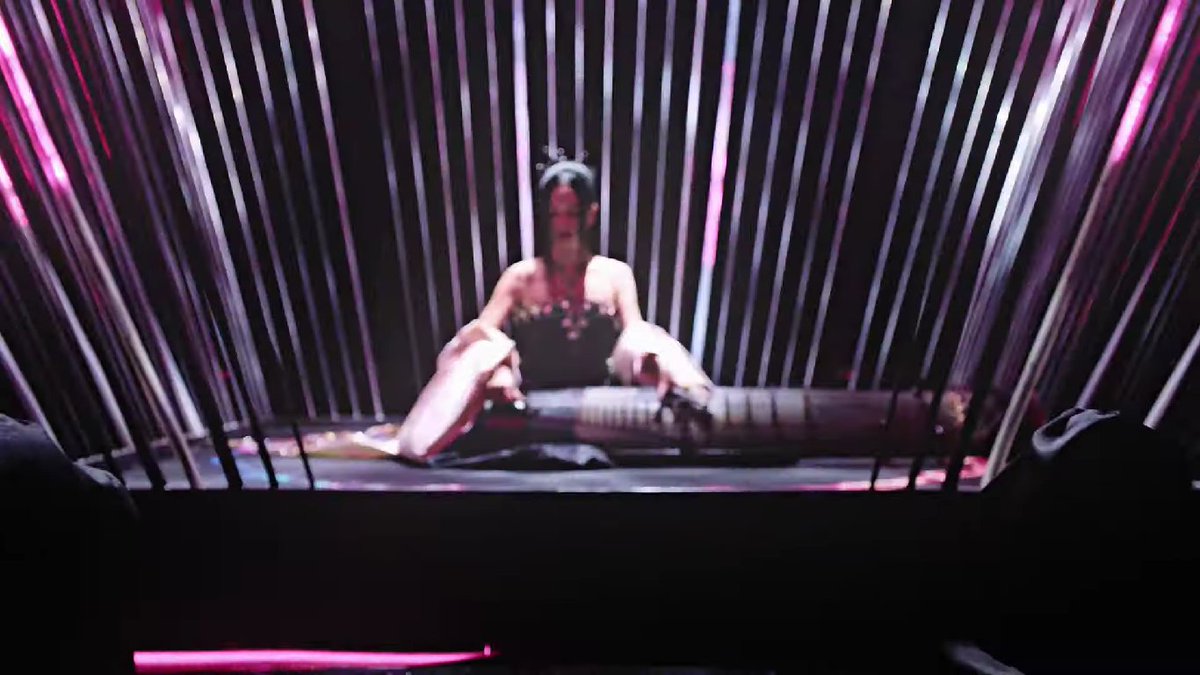 jisoomygem's tweet photo. THE MOST ICONIC PART — JISOO'S INTRO IN 'PINK VENOM' MV https://t.co/lHzvhco4Uu