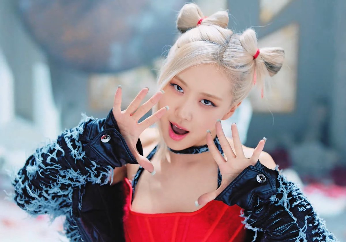 CloutNewsMedia's tweet photo. ROSÉ in the music video for PINK VENOM 📸❤️

#rosé #roseannepark #blackpink @blackpink #pinkvenom #bornpink https://t.co/15E6AM6ZWX