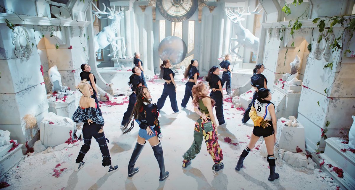 Chimaroli's tweet photo. Mấy ả ta slayyyy vãi, stream mv tích cực nào anh em ơi 🥵
PINK VENOM OUT NOW
#BLACKPINKVenomInYourArea
#오후한시_핑크베놈에_중독될시간 #PINKVENOM   @BLACKPINK https://t.co/2ci8N1Isk0