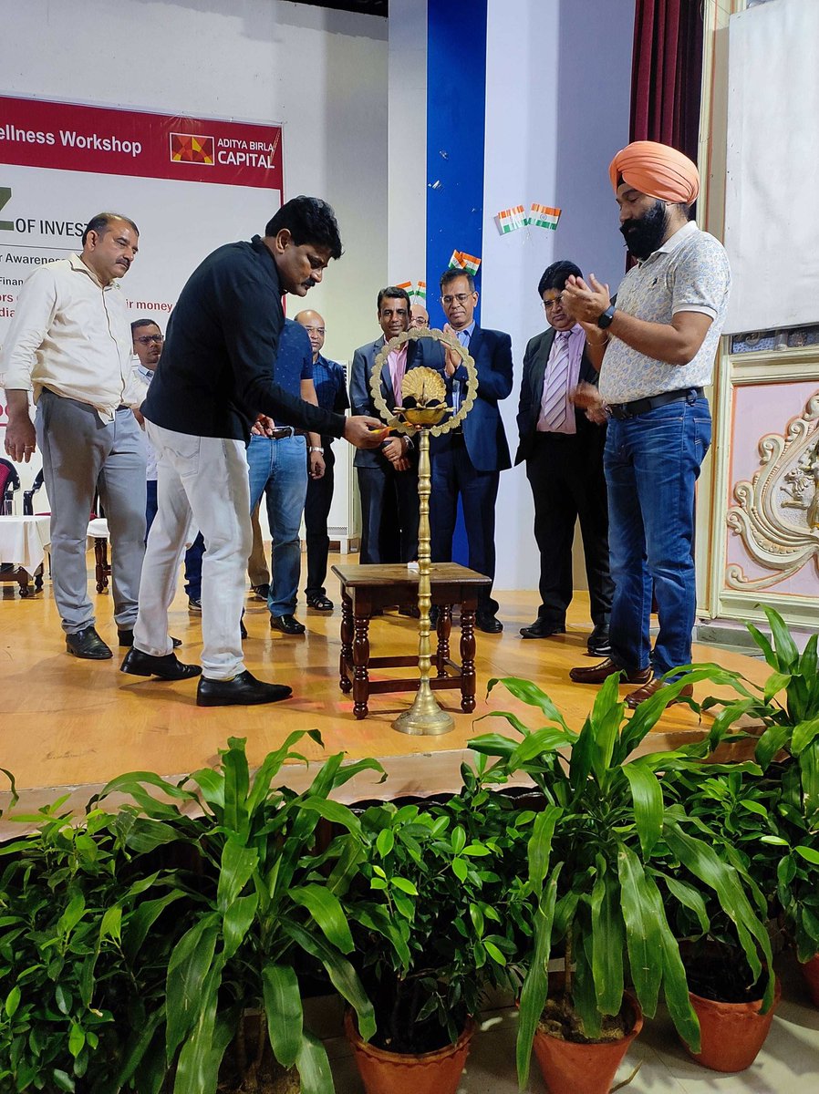 Rakshit_Finance's tweet photo. Financial Wellness Workshop at Hindalco - Renukoot in presence of COO Nagesh Sir Cluster HR Head Jasbir Singh Sir
#FinancialPlanning 
#investments
#awareness 
@Pawan_Joseph @AnandDasGupta15 @abcapital @Hindalco_World @abfinance https://t.co/SQWjxQzZGr