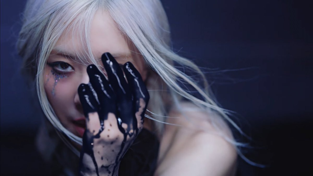 WORLDMUSICAWARD's tweet photo. #BLACKPINK's music video for their pre-release single #PINKVENOM is so sexy!🎥💥❤️‍🔥👑👑👑👑🖤💗 @BLACKPINK 
🎥https://t.co/PE3VVdpLCz https://t.co/nwtqrp0OSE