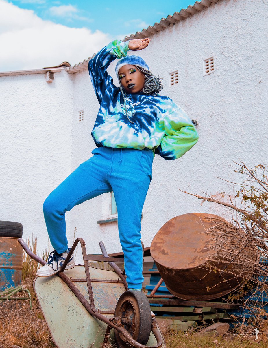 ByoPortraits's tweet photo. “Hold on, Carry On”-R.Stunna
#stars29 #clothingbrand #photooftheday 
Stylist/Model/MUA: @I_phyl_you https://t.co/ZtIbM9XJ1H
