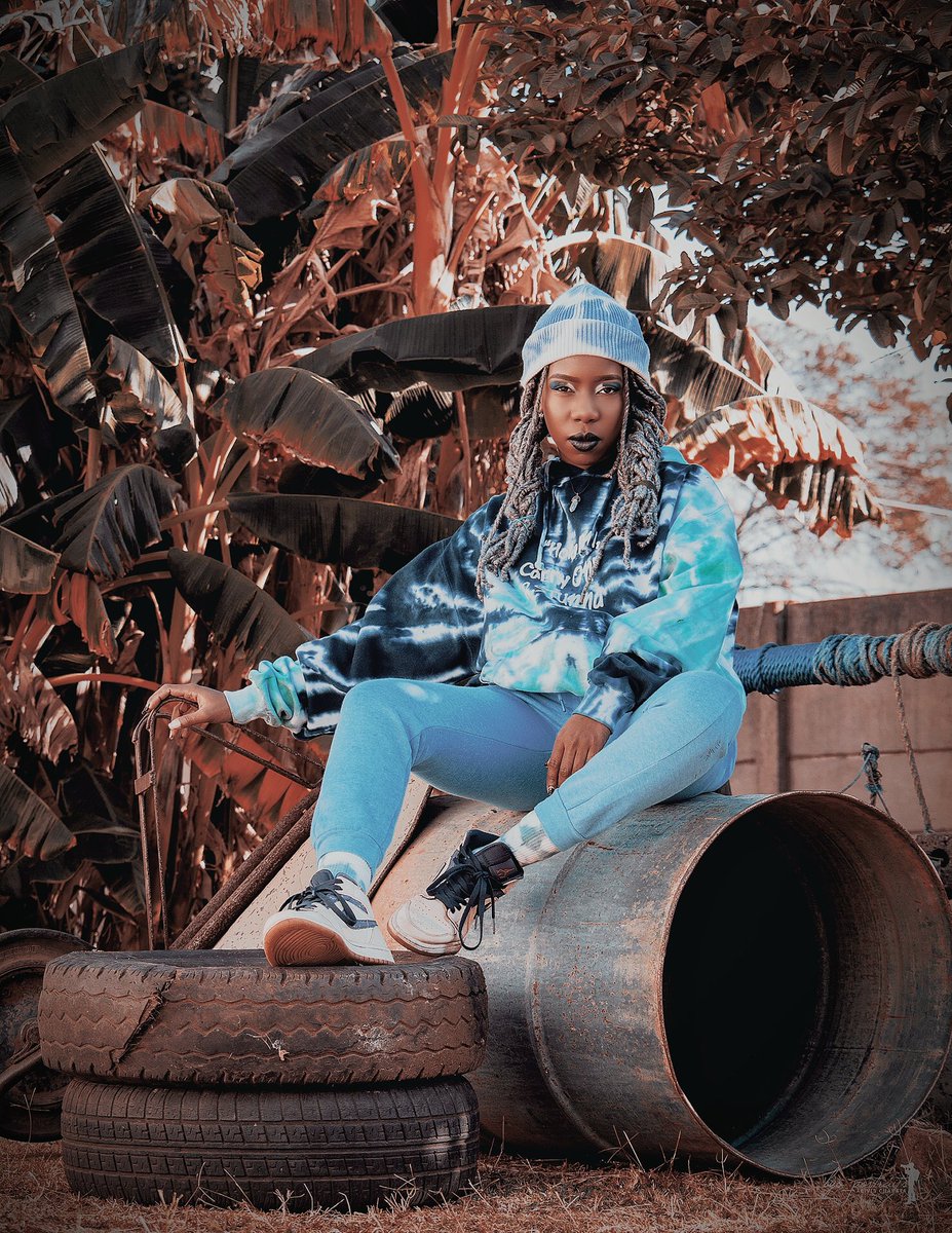 ByoPortraits's tweet photo. “Hold on, Carry On”-R.Stunna
#stars29 #clothingbrand #photooftheday 
Stylist/Model/MUA: @I_phyl_you https://t.co/ZtIbM9XJ1H