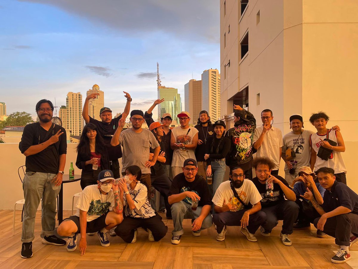 ดีใจที่ได้เจอกันอีกครั้งชาวคณะจ้อน
นิทรรศการมีตั้งแต่วันที่ 18-25 สิงหาคม 2565
สถานที่ Talakkia Boutique Hotel
ตามไปดูตามไปชมชิ้นงานทำมือชิ้นอื่นๆ ได้ที่งานนะ
#คณะจ้อน #จ้อน​ #puck #3puck​ #worldboy