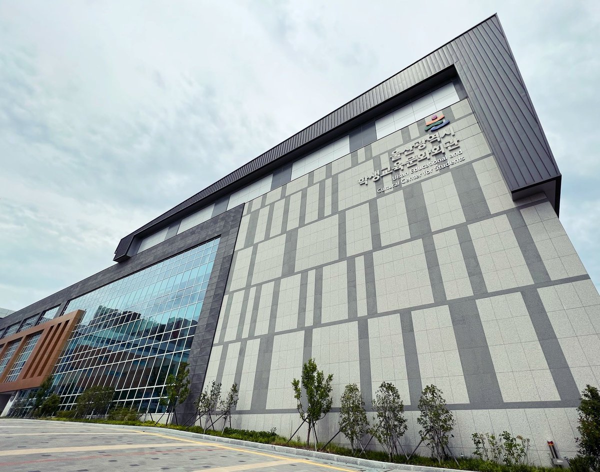 TheShowSNAP's tweet photo. SNAP performed at Ulsan Student Education &amp; Culture Center on Aug.09~12
#마술공연 #매직쇼 #그루잠프로덕션 #magic #magicshow #theshowsnap #snap #gruejarm #gruejarmproductions #마술쇼 #매직 #울산학생교육문화회관 https://t.co/Y3FdqGYDqQ