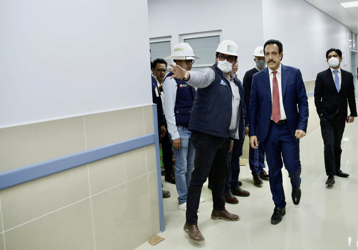 omarfayad's tweet photo. Junto a mi equipo de trabajo realizamos un recorrido para verificar el avance que tiene la obra del Nuevo Hospital General 🏥 ubicado en el Distrito de Educación, Salud, Ciencia, Tecnología e Innovación, mejor conocido como @DESCTIHgo, que en próximos días habremos de inaugurar. https://t.co/XSjg4SQC7R
