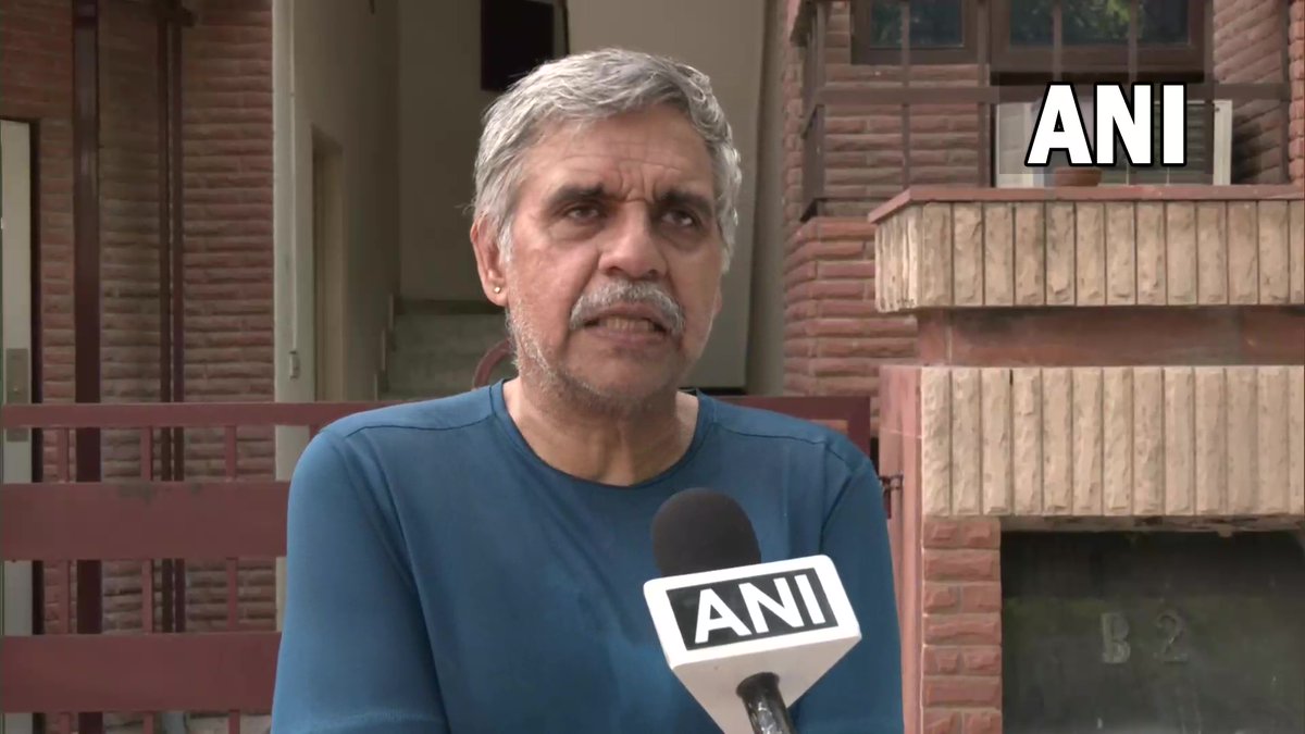 ANI's tweet photo. We were hearing about happenings in Delhi Govt. Surprising that raids didn't happen earlier. Be it liquor case, construction of rooms in schools, teachers recrutiment, wherever you see, there should've been 10 CBI raids: Sandeep Dikshit,Congress on CBI raid on Delhi Dy CM Sisodia https://t.co/FPtje25Y7W