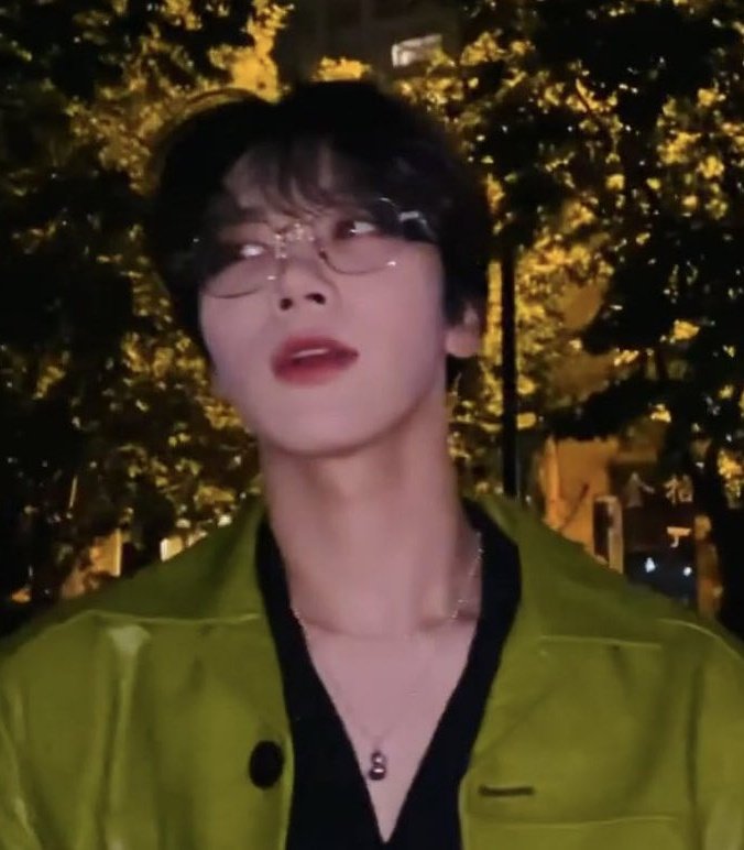 สีเขียวเหนี่ยวเมีย