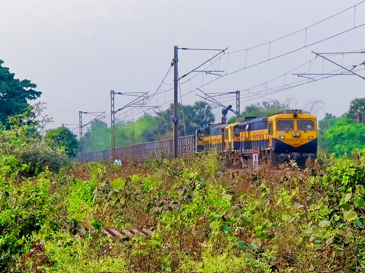 NFR_Enthusiasts's tweet photo. Twin Loco, Better Power

#Ludhiana #WDG4D #twins with #BOXN heading towards #Barsoi Jn

📍 - #Kanki/KKA
📸 - @Aniket_20001

#NFRailEnthusiastsOG

@drm_kir @drm_apdj @DRM_RNY @drm_tsk @drm_fzr @gm_nfr @RailNf @RailMinIndia 

#Throughthegreens #Ldh #NR #NFR #IR #Northbengal https://t.co/eGpFLegQjk