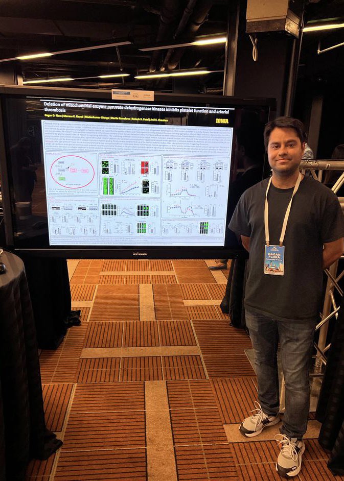 Excellent job by @Gaganflora, presenting his poster at @THSNA_Societies meeting, Chicago, to discuss the role of pyruvate dehydrogenase kinases in regulating platelet function and arterial thrombosis. #thsna2022 @IntMedatIowa