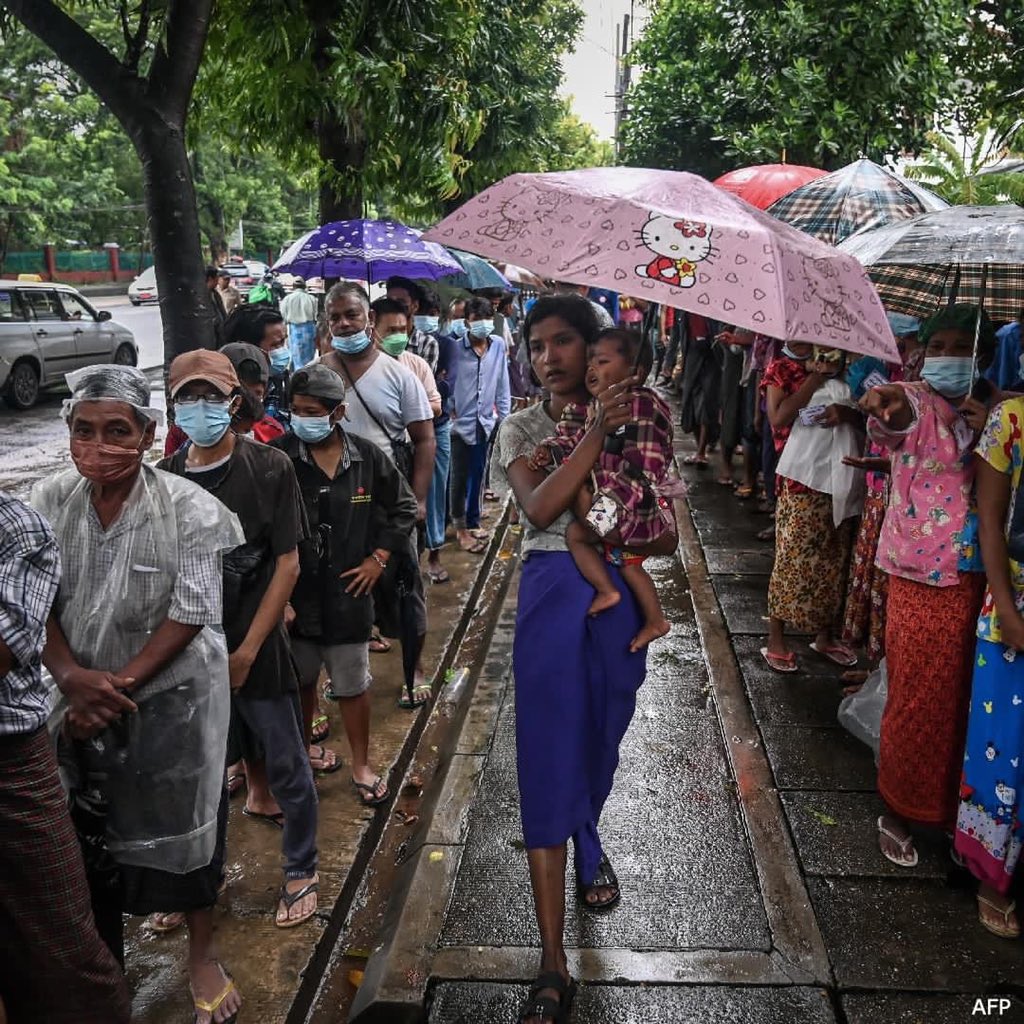 I saw pics from <a href="/VOABurmese/">VOA Burmese</a>: people queuing for free food in Yangon. Children, elderly, mothers… I’m so sorry I can’t do anything. Things are going to get worse. Where are the NGOs and the UN? Can they do at least one good thing for us? #WhatsHappeningInMyanmar