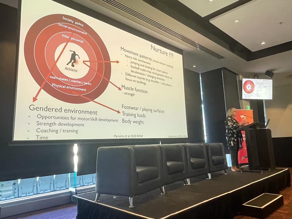 BJSM_BMJ's tweet image. Next up - Queen 👑  @kaymcrossley on all things injury prevention in female athletes. Key take home - "It's more than hips and hormones"❗ 

#WISC22 

@latrobeuni @LaTrobeSEM @LaTrobeHERsport