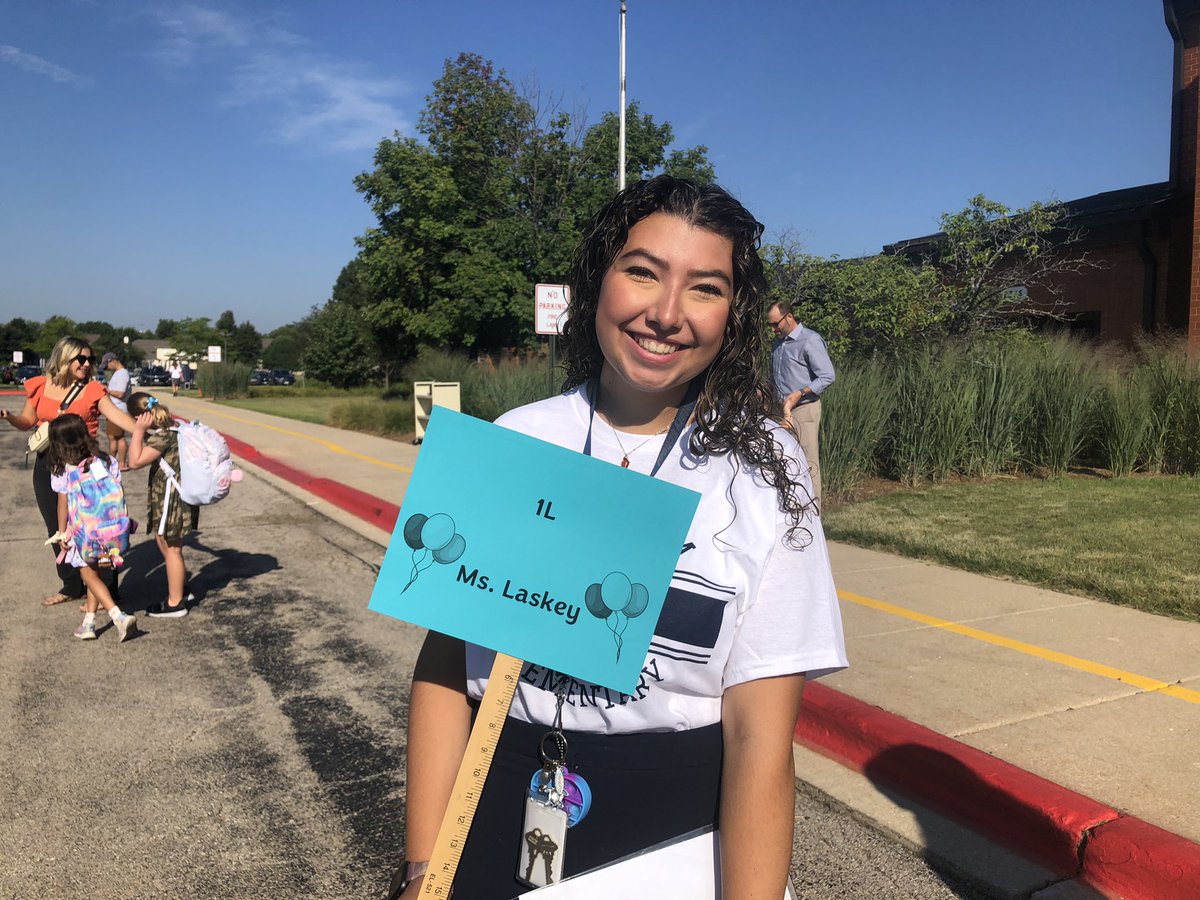 GrahamElem204's tweet photo. The smiles were big today! Introducing Ms. Laskey, our newest first grade teacher. Welcome to the Graham family! #grahamfalcons #firstfirstday https://t.co/KzBM2sYxMM