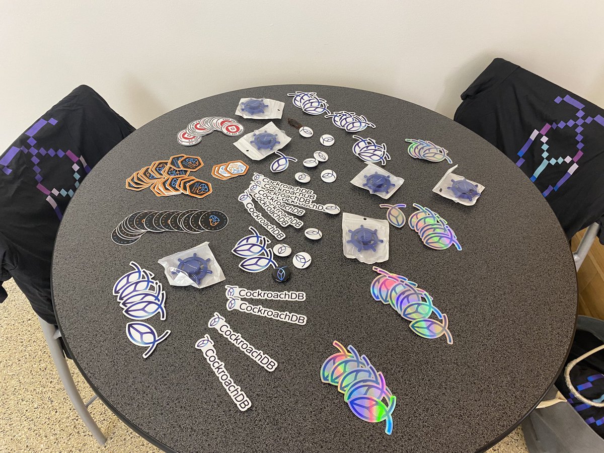 Breaking out the classic swag for our <a href="/DoKcommunity/">Data on Kubernetes Community</a> &amp; @CNContainers meetup tonight. #Kubernetes fidget spinners FTW! Come join us <a href="/Intuit/">Intuit</a> in Mountain View!!! meetup.com/cloudnativecon…