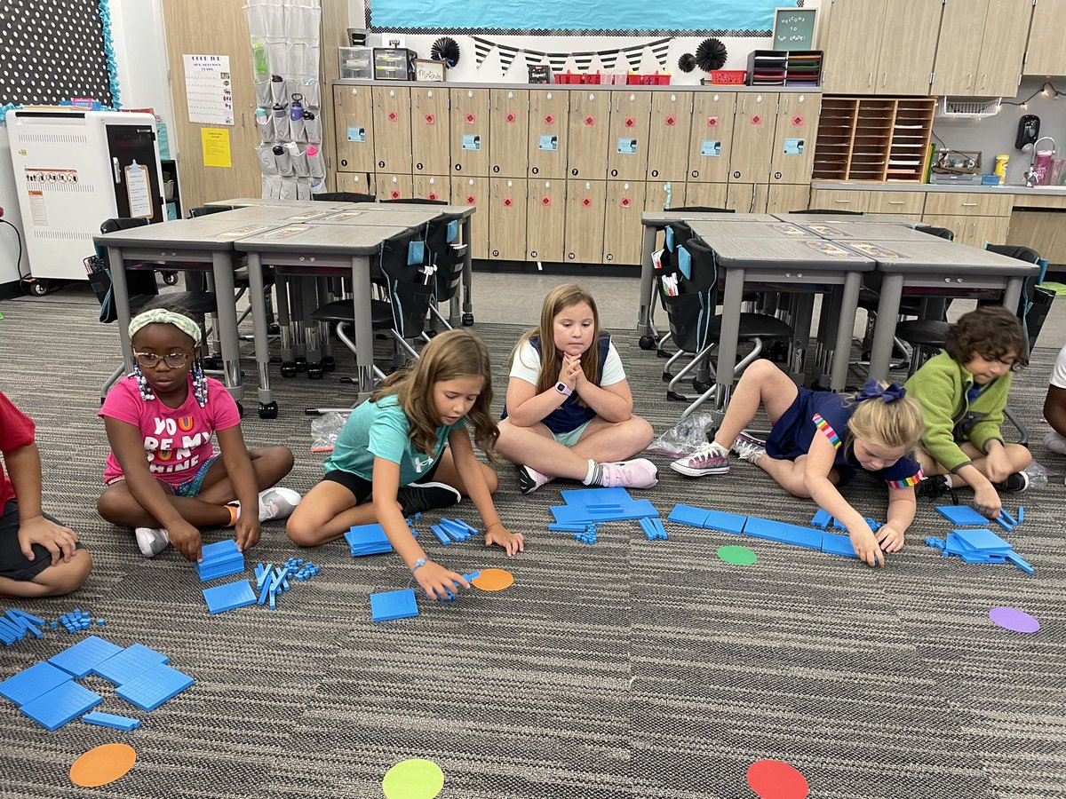 Practicing building numbers with base 10 blocks today! <a href="/hammelem/">Sherry & Paul Hamm Elementary</a> #HammFam #HammHeroes