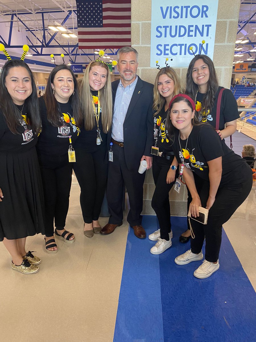 MissZertuche's tweet photo. Ready for year 4! @NISD @NISDEllison #NISDignited #NISDConvocation2022 https://t.co/2XCL2JE9Zk