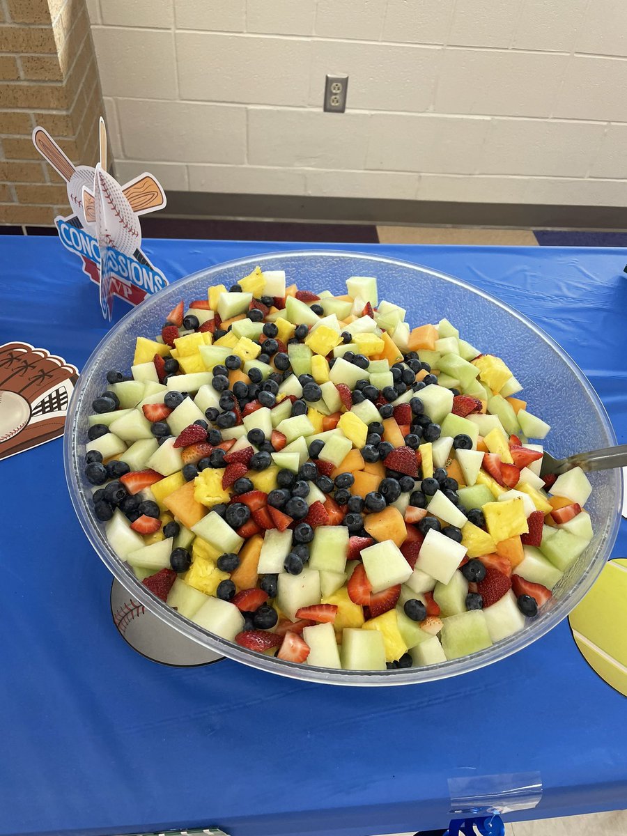 BrandyBergero20's tweet photo. We are extremely grateful for the AMAZING breakfast provided to our staff by Perry Homes…what a great start to our day and our school year!!💙💙 @perryhomes @NISDStraus https://t.co/T5tlOebvEN