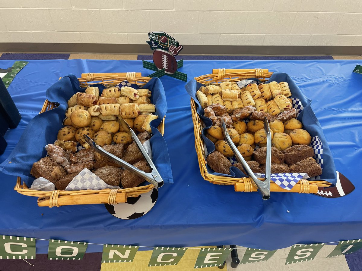 BrandyBergero20's tweet photo. We are extremely grateful for the AMAZING breakfast provided to our staff by Perry Homes…what a great start to our day and our school year!!💙💙 @perryhomes @NISDStraus https://t.co/T5tlOebvEN