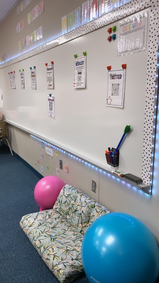 MrsIrwin__'s tweet photo. Can’t wait for this room to be filled with my awesome 4th graders on Monday!! #leaderslightingtheway #4thgrade #CFISD https://t.co/u9GIGIum4d