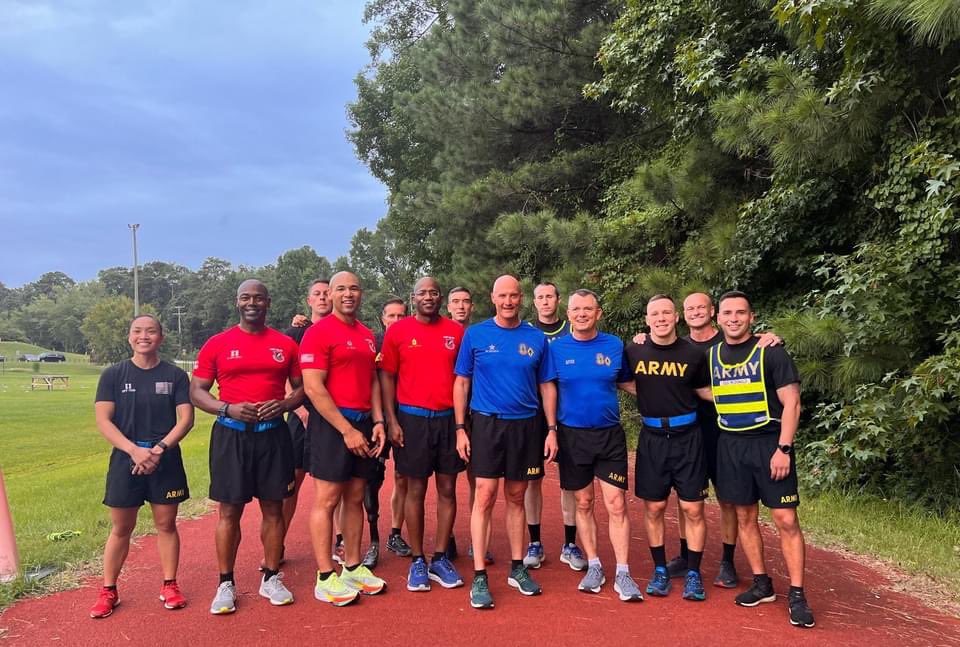 120thR's tweet photo. The 120th AG BN (REC) conducted PT with Gen. Paul E. Funk II, TRADOC CG, and BG Patrick Michaelis, Fort Jackson CG. GEN Funk awarded several Soldiers Coins of Excellence for their hard work! #WeSetTheExample @120thR @193rd_IN_BDE @fortjacksoncg @fortjackson @USACIMT @TRADOC https://t.co/dbkdQqJLbp