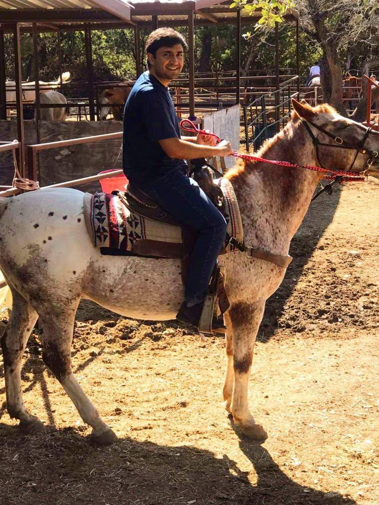 uthsaim's tweet photo. Our next stellar PGY3 is Pir Shah @PirAhmadShah4! He’s applying for GI and in his free time he enjoyed horse back riding (including show jumping, tent pegging, and apple cutting) and Raquetball! We wish the best Pir! #GItwitter #livertwitter #ACG #AASLD https://t.co/1pCBuPnSym