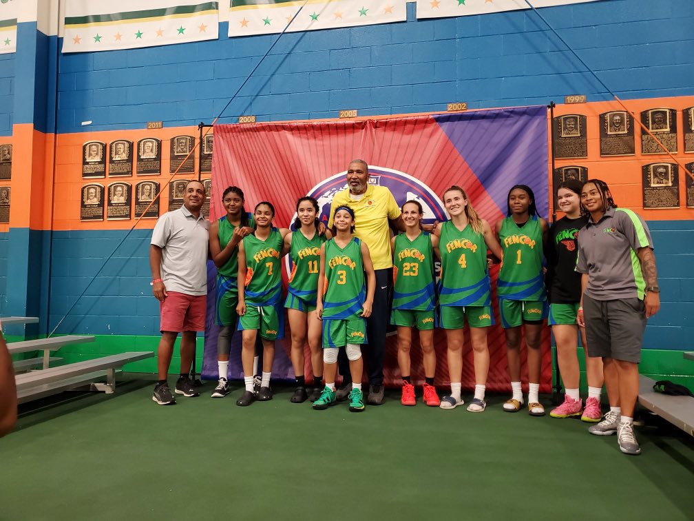 LfuquaD1's tweet photo. It was an honor meeting Boo Williams at the Boo Williams Sportsplex for the 8th grade girls National AAU Championship. https://t.co/2JS33KuGEw