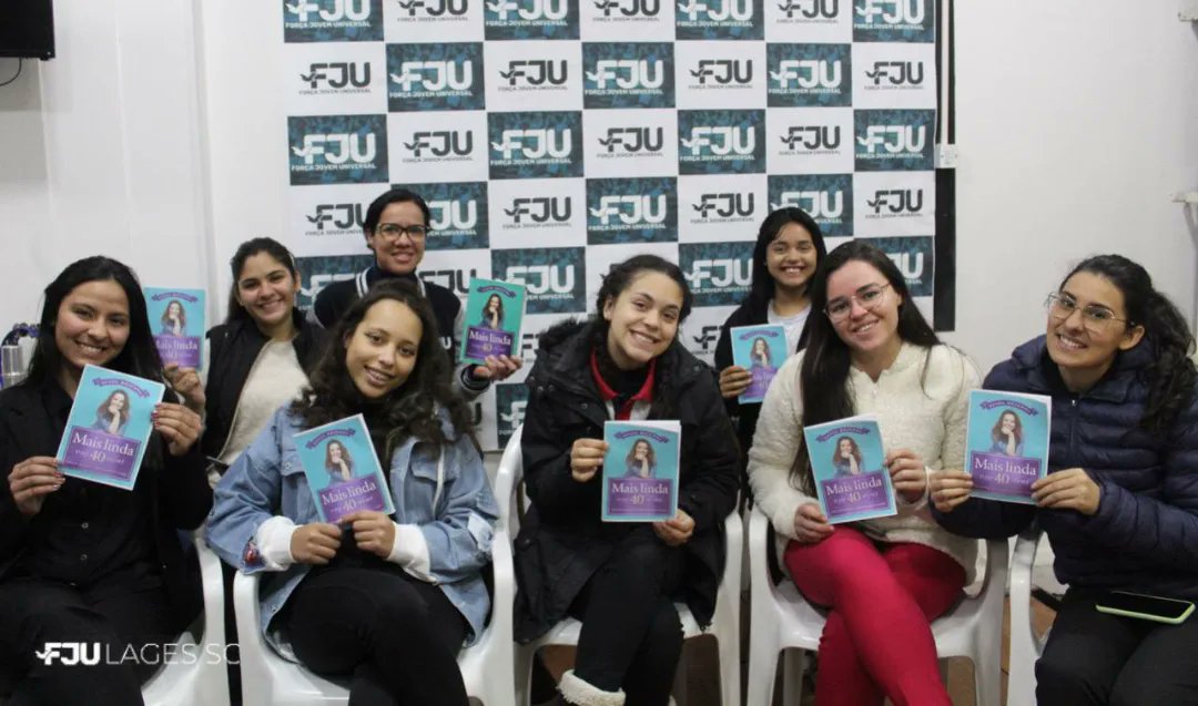 natali_wolff's tweet photo. O Livro Mais Linda em 40 dias nos ensina a buscarmos a verdadeira beleza. Aquela que dinheiro não compra, e maquiagem não trás. É aquela que nos faz sentirmos bem com nós mesmos! 🤩🌸

#FJULages 
#FJUSantaCatarina
#VemPraFJU https://t.co/E7EVlwUfaT