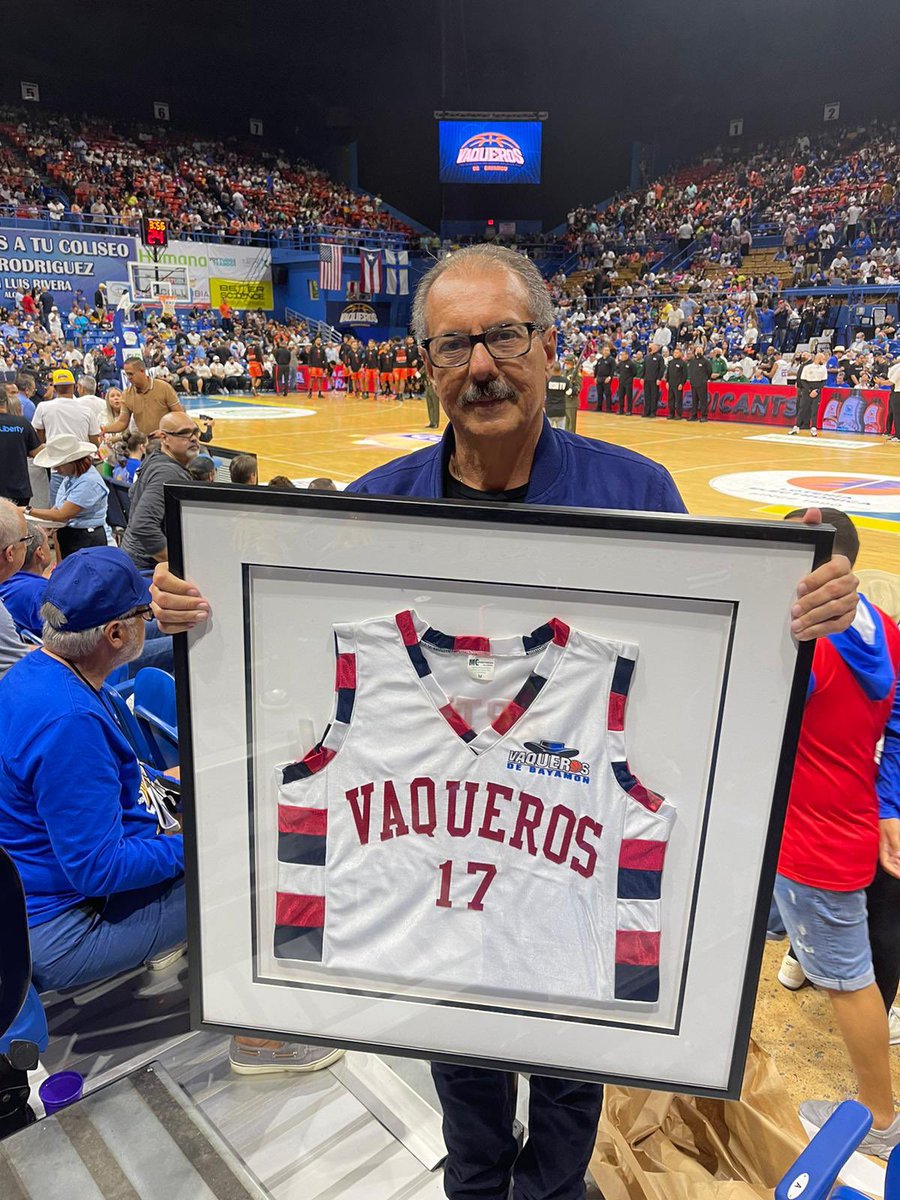 JuanZaragozaPR's tweet photo. Disfrutando de la acción de la final del Baloncesto Superior Nacional en el partido de los @VaquerosBSN vs los @atleticosbsn. Esta noche desde el rancho a llevarnos la victoria. #VaqueroParate 🏀 https://t.co/InAthYTNH2