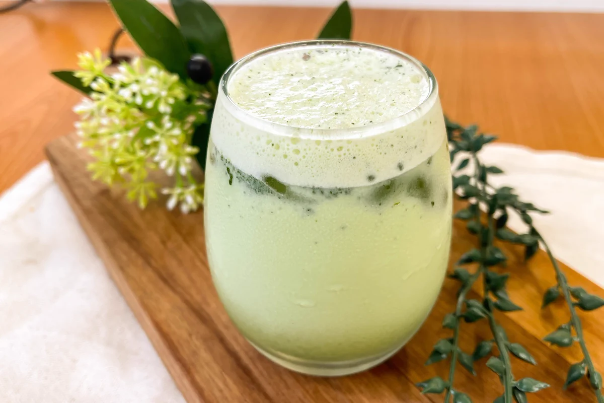 材料を合わせたら後は振るだけで作れちゃう！簡単で美味しそうな「抹茶オレ」のレシピ！