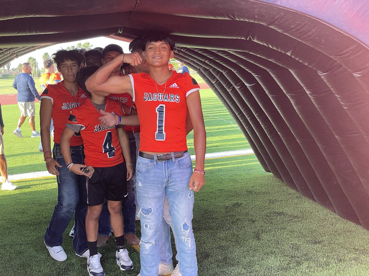 JEHSFootball's tweet photo. #MeetTheJaguars https://t.co/iwnE3yWkgL
