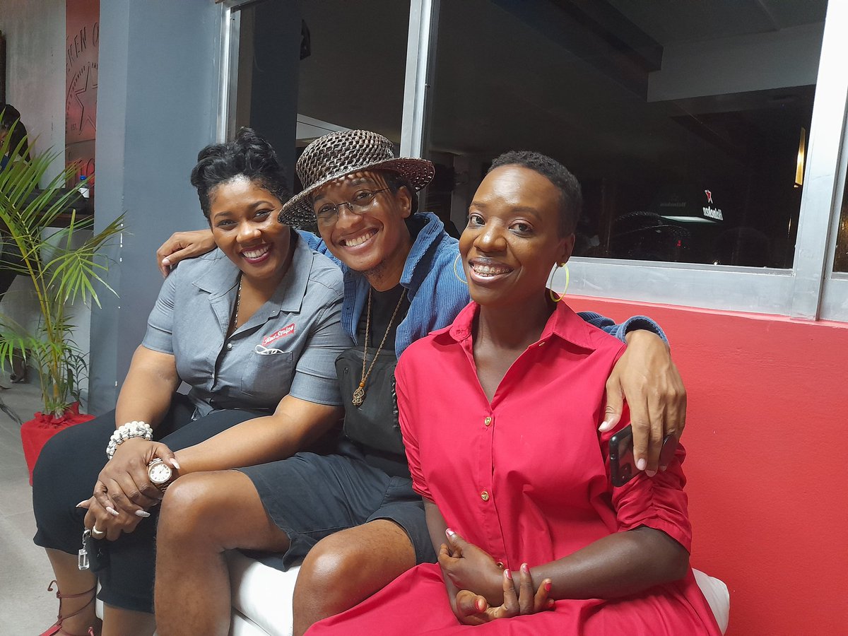 CaroleBeckford's tweet image. The one and only @JikReuben with @TheEntrepYou @MsPeggyBigDawta 
#AMPLIFIEDMentorship 
#BeerCreativity 
#RedStripeCorporate 
#SagicorSTRONG